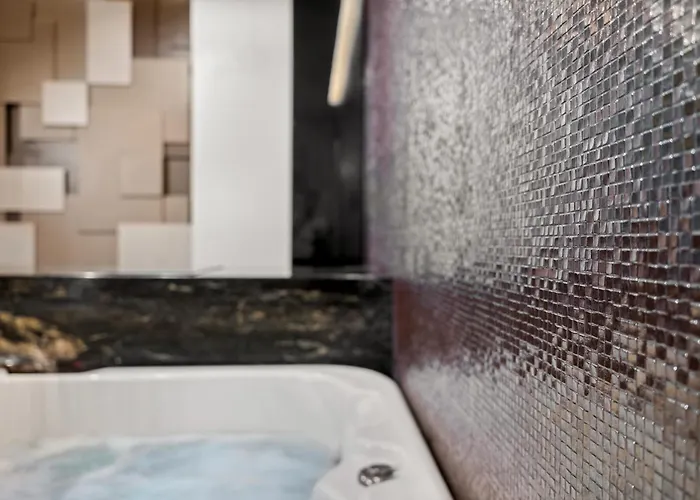 Secret Lounge - Cozy With Sauna And Jacuzzi Vilna